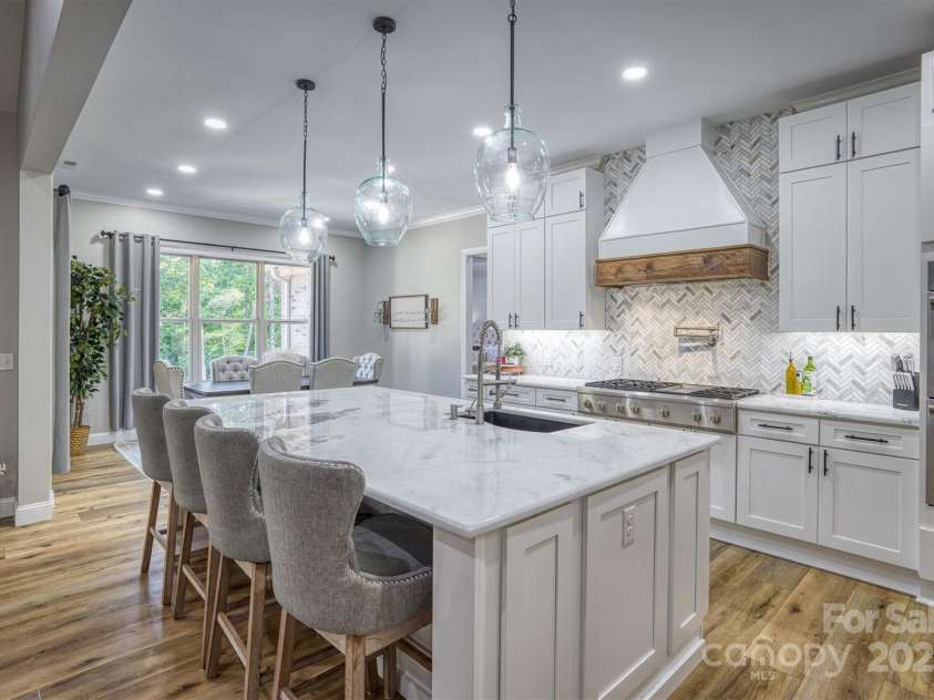 2545 10th Street Court, Hickory, NC 28601.  MLS# CAR4278191, YatesRealty ID 26123. 