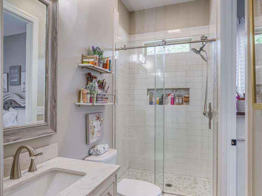 2545 10th Street Court, Hickory, NC 28601.  MLS# CAR4278191, YatesRealty ID 26123. 