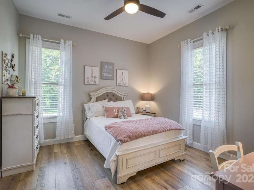 2545 10th Street Court, Hickory, NC 28601.  MLS# CAR4278191, YatesRealty ID 26123. 