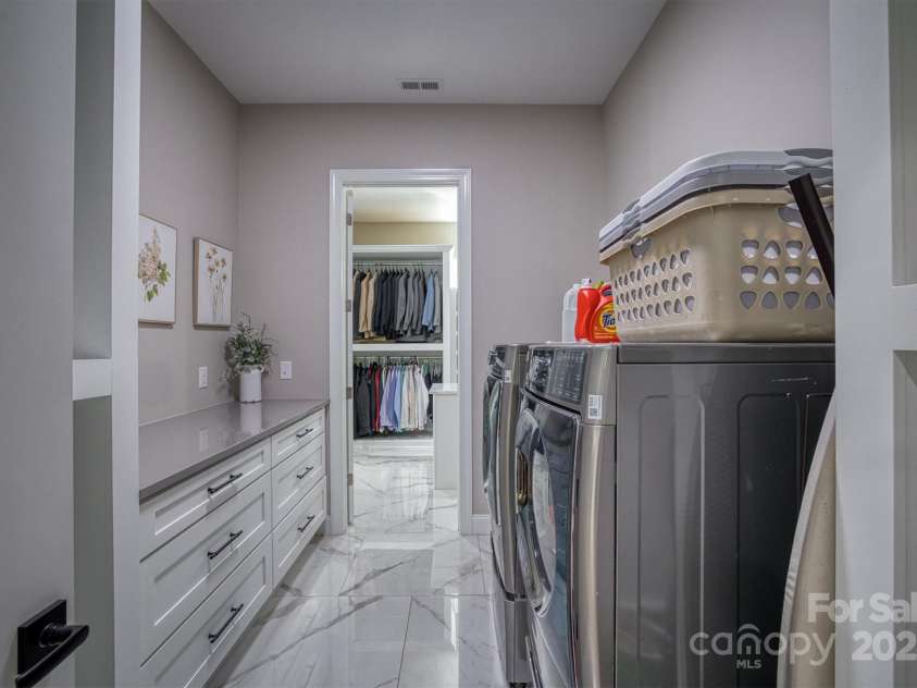 2545 10th Street Court, Hickory, NC 28601.  MLS# CAR4278191, YatesRealty ID 26123. 