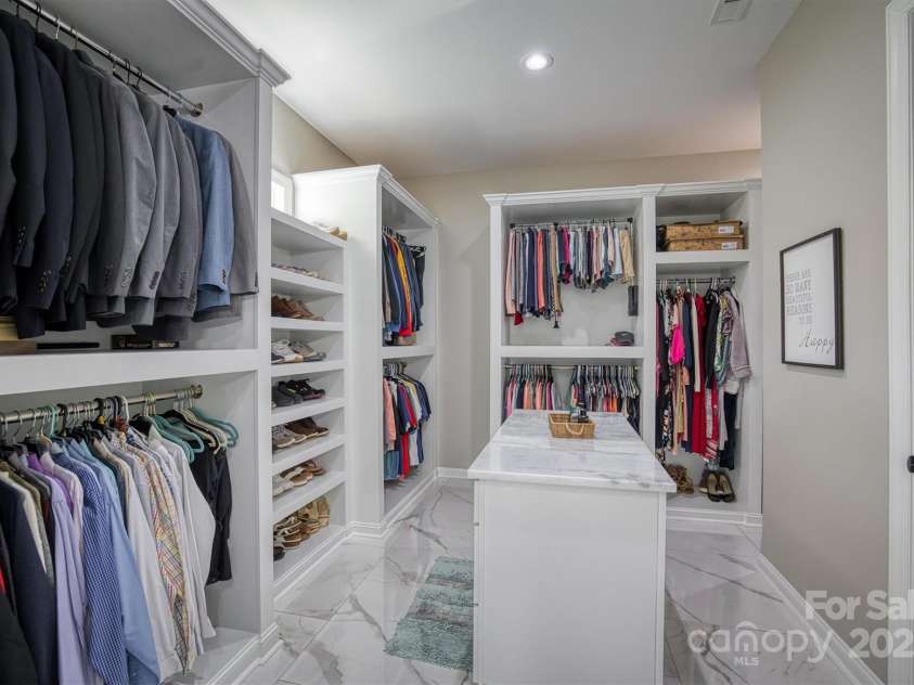 2545 10th Street Court, Hickory, NC 28601.  MLS# CAR4278191, YatesRealty ID 26123. 