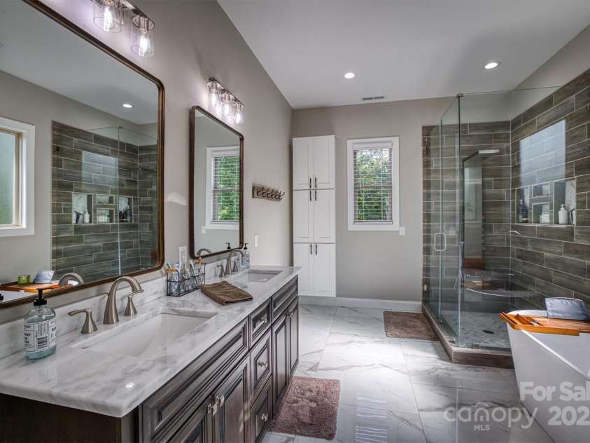 2545 10th Street Court, Hickory, NC 28601.  MLS# CAR4278191, YatesRealty ID 26123. 