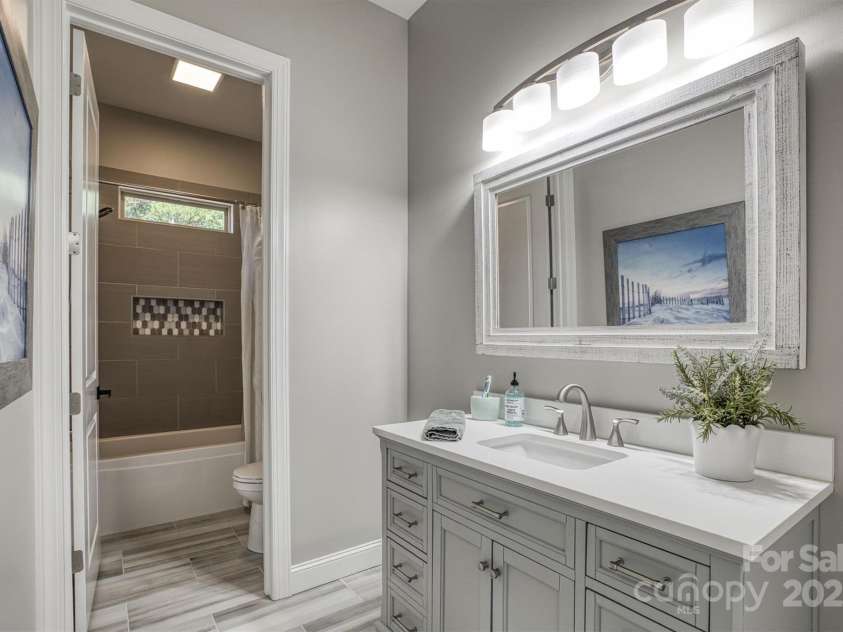 2545 10th Street Court, Hickory, NC 28601.  MLS# CAR4278191, YatesRealty ID 26123. 