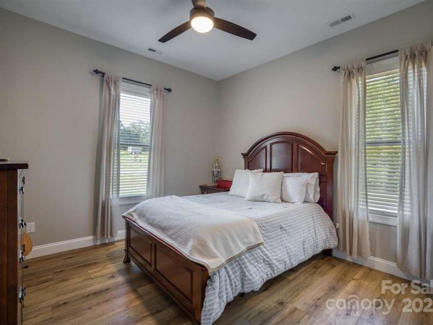 2545 10th Street Court, Hickory, NC 28601.  MLS# CAR4278191, YatesRealty ID 26123. 