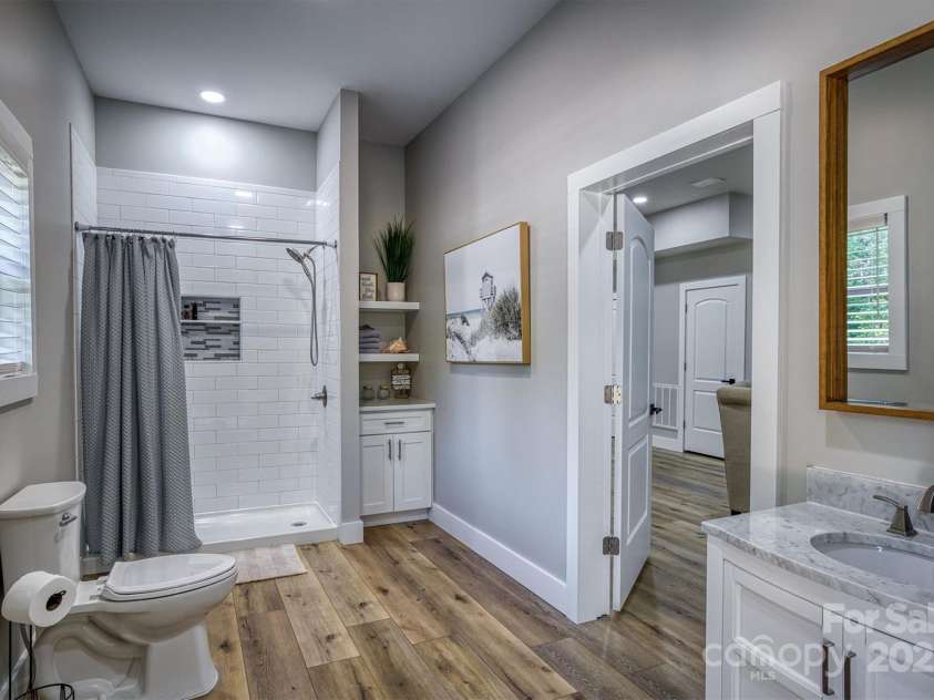 2545 10th Street Court, Hickory, NC 28601.  MLS# CAR4278191, YatesRealty ID 26123. 