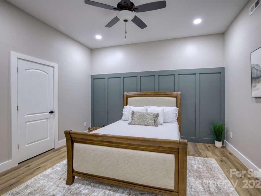 2545 10th Street Court, Hickory, NC 28601.  MLS# CAR4278191, YatesRealty ID 26123. 