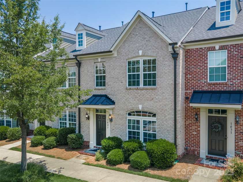 1027 Writers Way, Cornelius, NC 28031.  MLS# CAR4275170, YatesRealty ID 26124. Fabulous townhome in Antiquity.