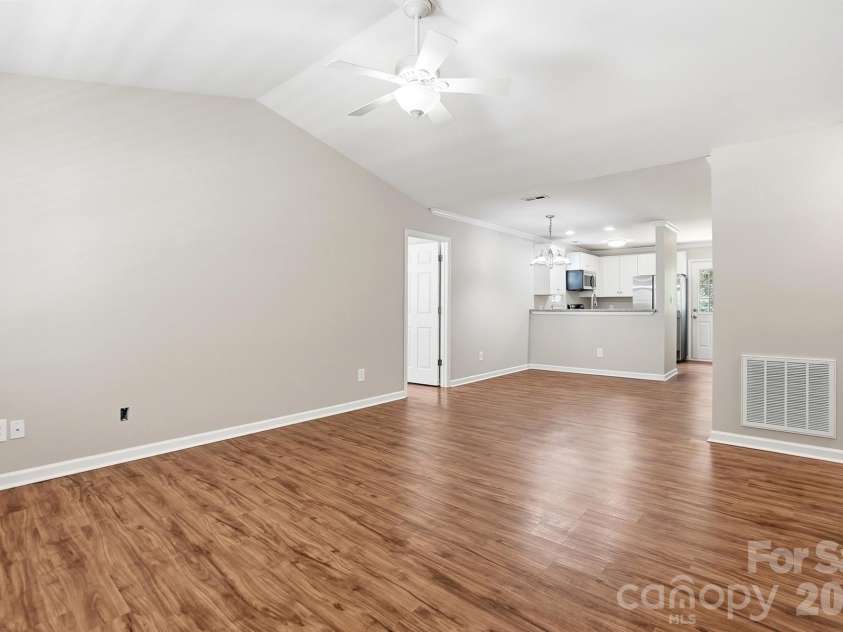 423 Danielle Way, Fort Mill, SC 29715.  MLS# CAR4387194, YatesRealty ID 26124. 