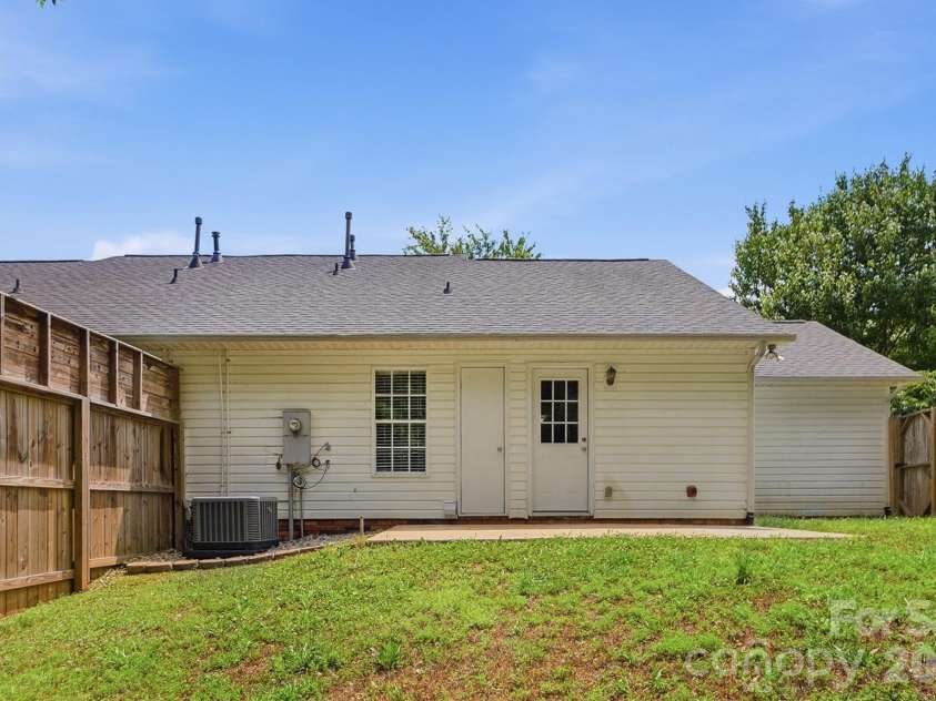 423 Danielle Way, Fort Mill, SC 29715.  MLS# CAR4387194, YatesRealty ID 26124. 