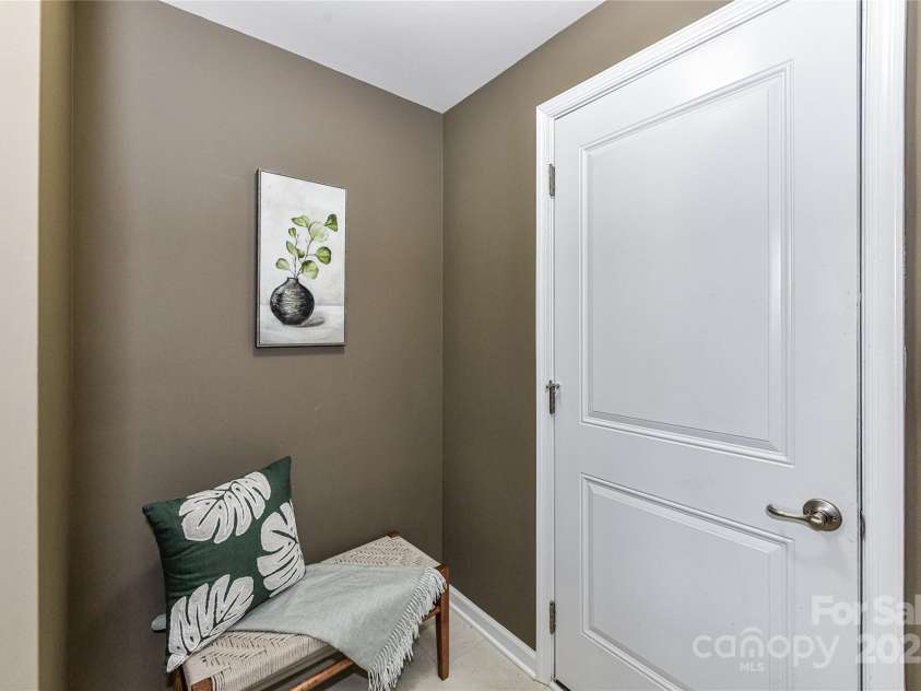 3533 Catherine Creek Place, Davidson, NC 28036.  MLS# CAR4279633, YatesRealty ID 26125. Convenient Drop off area!