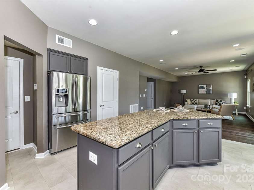 3533 Catherine Creek Place, Davidson, NC 28036.  MLS# CAR4279633, YatesRealty ID 26125. Large Island with great storage & plenty of seating!