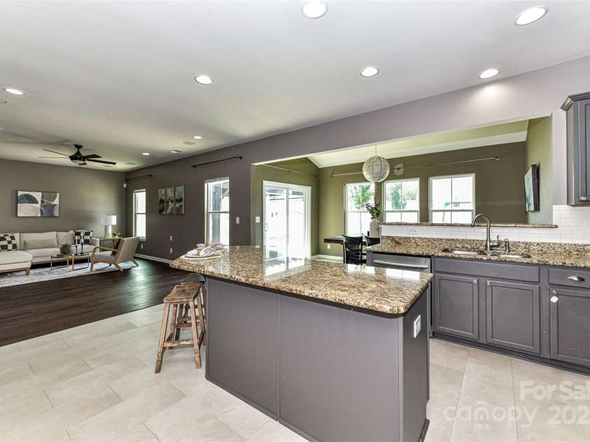 3533 Catherine Creek Place, Davidson, NC 28036.  MLS# CAR4279633, YatesRealty ID 26125. Open Plan with nice natural light flowing through!