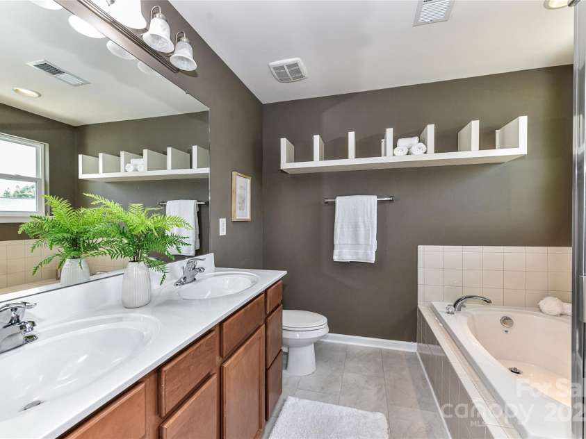 3533 Catherine Creek Place, Davidson, NC 28036.  MLS# CAR4279633, YatesRealty ID 26125. Primary Bath with dual vanity, large, tile surround garden tub, separate shower & tile floors!