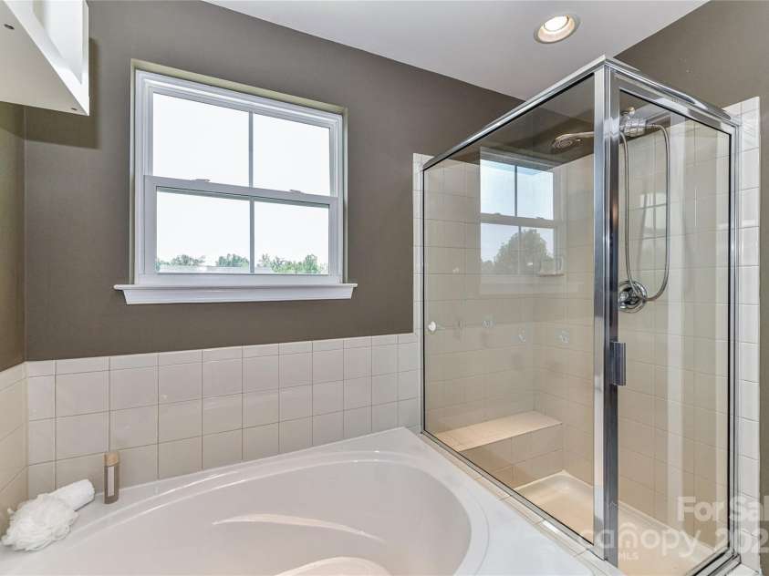 3533 Catherine Creek Place, Davidson, NC 28036.  MLS# CAR4279633, YatesRealty ID 26125. Primary Bath with dual vanity, large, tile surround garden tub, separate shower & tile floors!