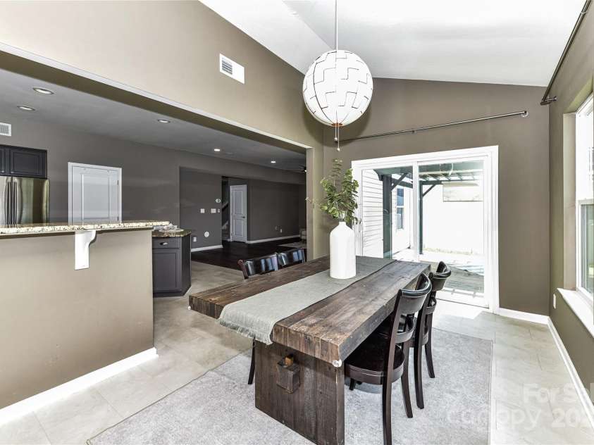 3533 Catherine Creek Place, Davidson, NC 28036.  MLS# CAR4279633, YatesRealty ID 26125. Roomy Dining Area with great natural light!