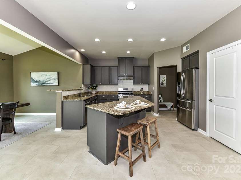 3533 Catherine Creek Place, Davidson, NC 28036.  MLS# CAR4279633, YatesRealty ID 26125. Spacious Kitchen features granite counters, stainless steel appliances including refrigerator to remain, island with seating/storage, tile back splash, pantry & dining area!