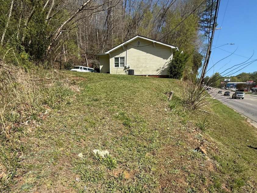 880 Main Street, Marion, NC 28752.  MLS# CAR4372624, YatesRealty ID 26125. 