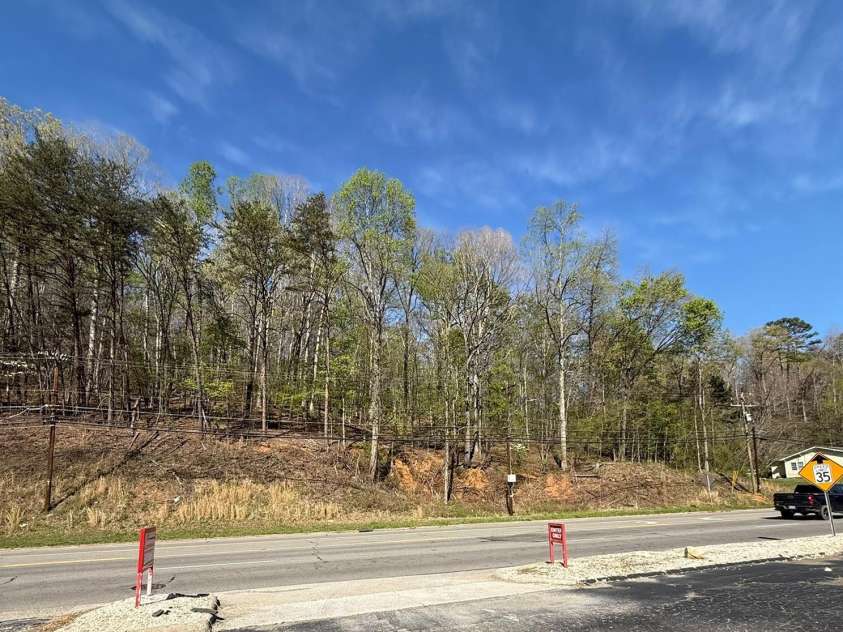 880 Main Street, Marion, NC 28752.  MLS# CAR4372624, YatesRealty ID 26125. 
