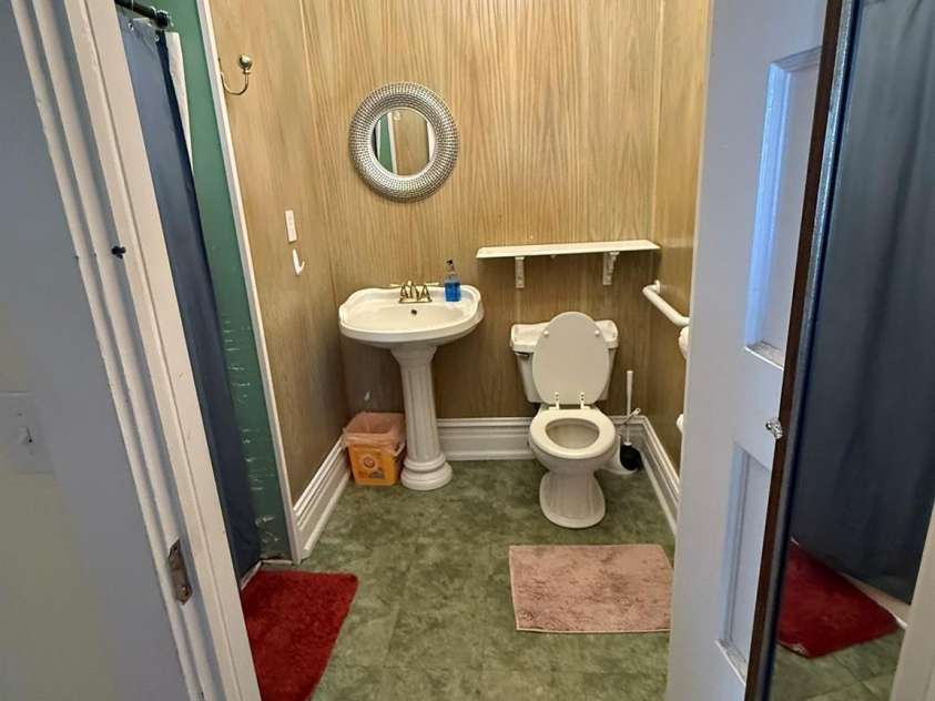 880 Main Street, Marion, NC 28752.  MLS# CAR4372624, YatesRealty ID 26125. Bathroom