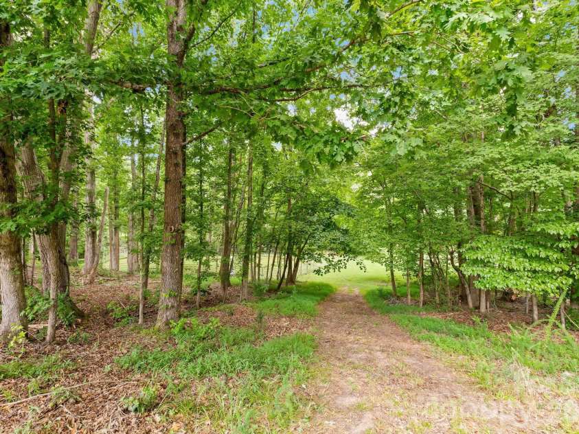 340 Harrison Road, Roebuck, SC 29376.  MLS# CAR4387616, YatesRealty ID 26126. 