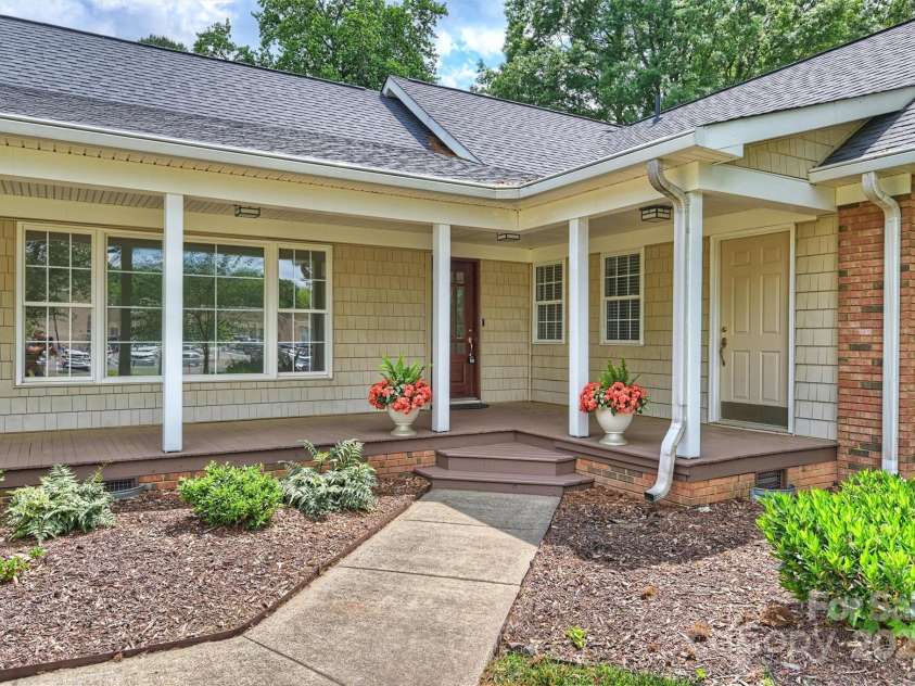 7135 Folger Drive, Charlotte, NC 28270.  MLS# CAR4214967, YatesRealty ID 26126. 