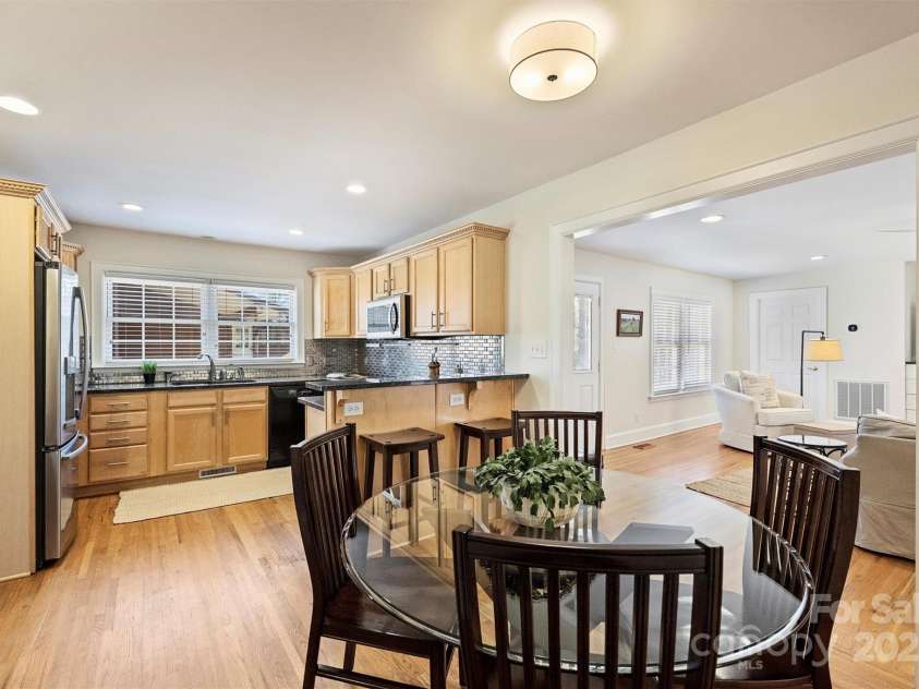 7135 Folger Drive, Charlotte, NC 28270.  MLS# CAR4214967, YatesRealty ID 26126. 