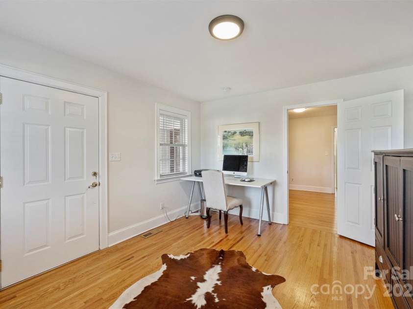 7135 Folger Drive, Charlotte, NC 28270.  MLS# CAR4214967, YatesRealty ID 26126. 