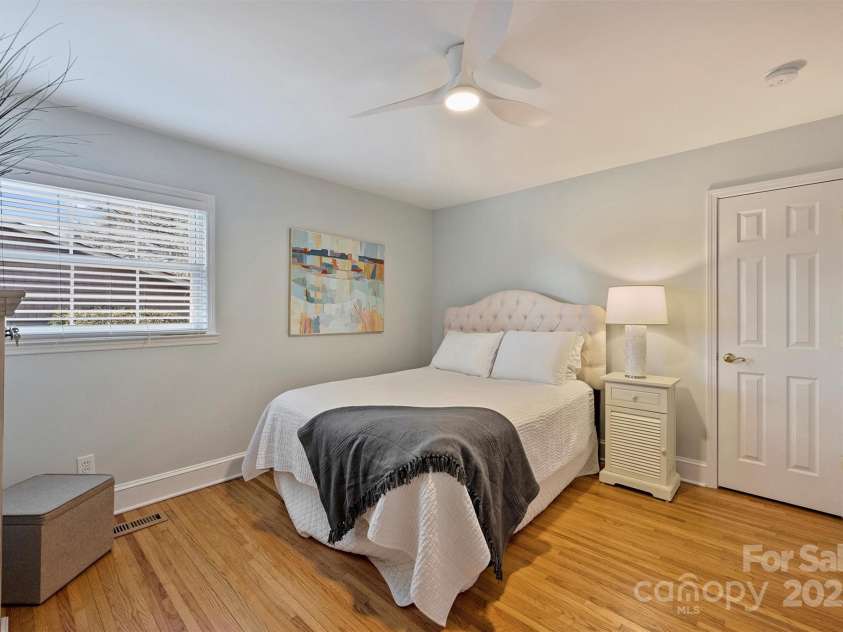 7135 Folger Drive, Charlotte, NC 28270.  MLS# CAR4214967, YatesRealty ID 26126. 