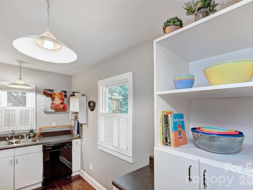 1717 Hamorton Place, Charlotte, NC 28205.  MLS# CAR4381920, YatesRealty ID 26127. 