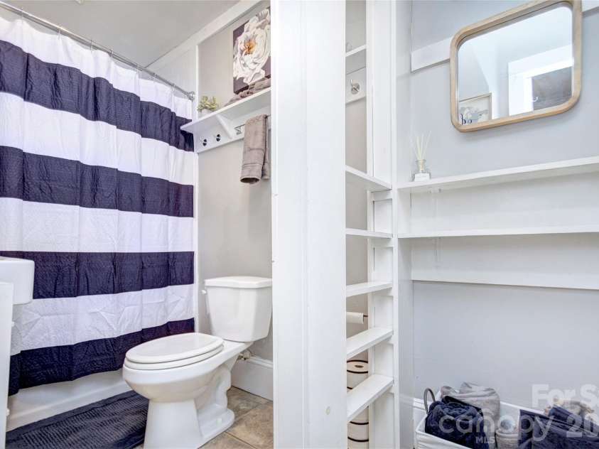 1717 Hamorton Place, Charlotte, NC 28205.  MLS# CAR4381920, YatesRealty ID 26127. 