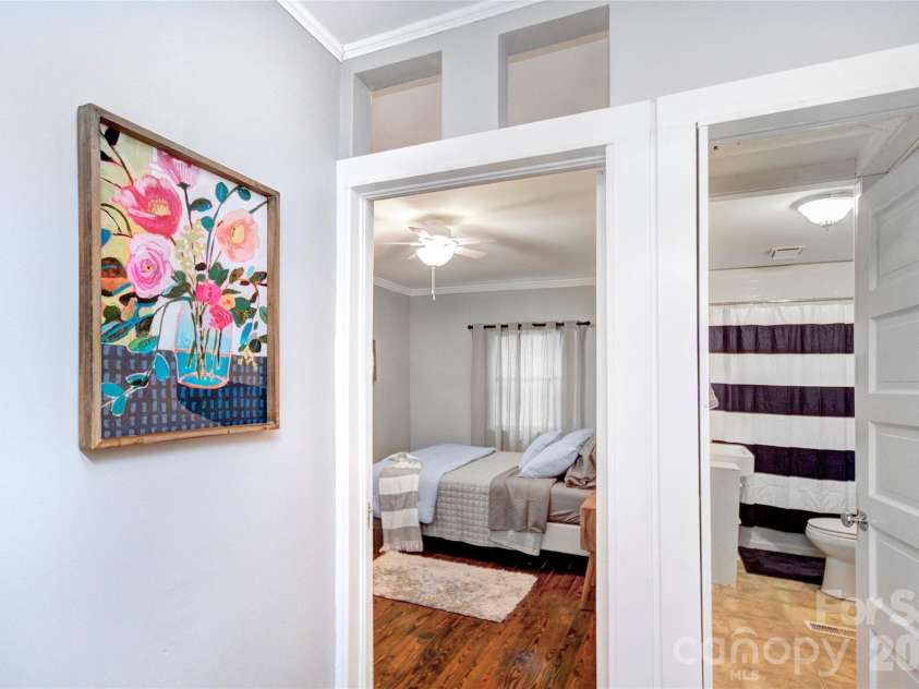 1717 Hamorton Place, Charlotte, NC 28205.  MLS# CAR4381920, YatesRealty ID 26127. 