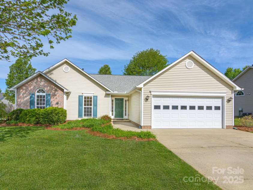 143 Running Briar Road, Fletcher, NC 28732.  MLS# CAR4252399, YatesRealty ID 26128. 