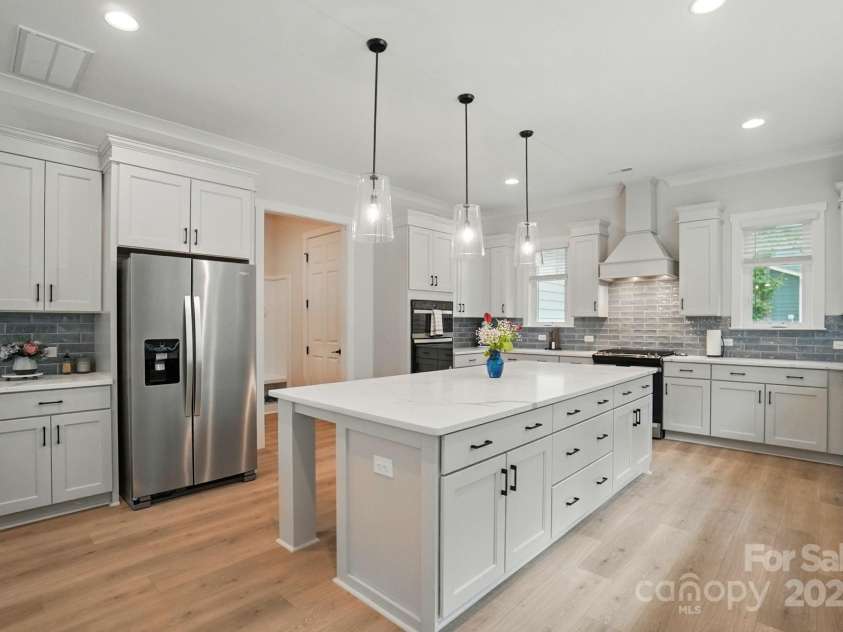 7818 Russell Road, Indian Trail, NC 28079.  MLS# CAR4314616, YatesRealty ID 26129. Grand Kitchen