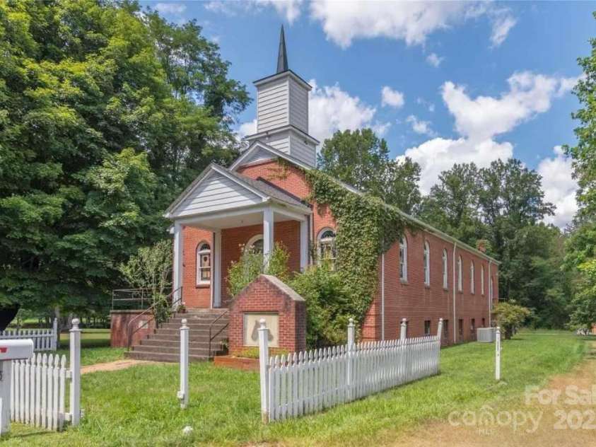 115 Teague Loop, Maggie Valley, NC 28785.  MLS# CAR4298087, YatesRealty ID 2613. 