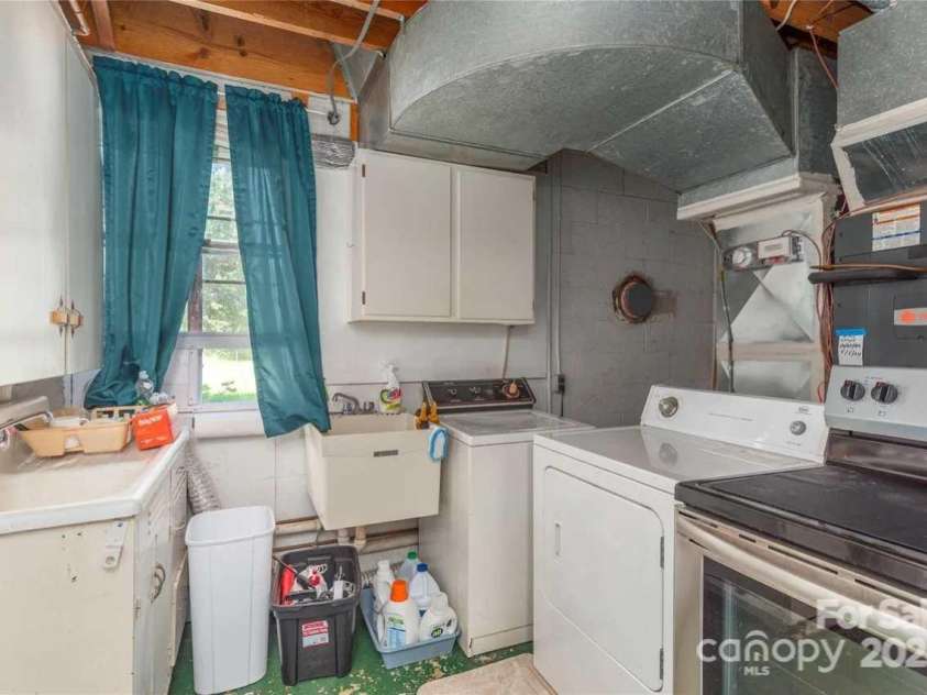 115 Teague Loop, Maggie Valley, NC 28785.  MLS# CAR4298087, YatesRealty ID 2613. 