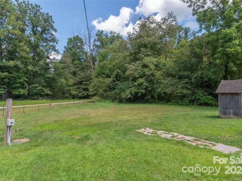 115 Teague Loop, Maggie Valley, NC 28785.  MLS# CAR4298087, YatesRealty ID 2613. 