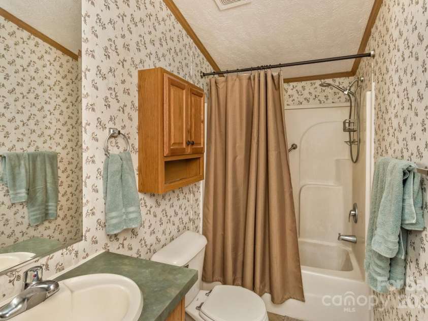 20 Howell Road, Brevard, NC 28712.  MLS# CAR4255039, YatesRealty ID 26130. Guest Bathroom