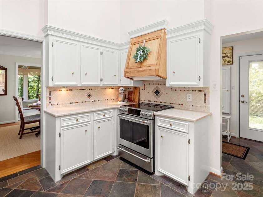 64 Wells Lane, Tryon, NC 28782.  MLS# CAR4277197, YatesRealty ID 26131. Kitchen
