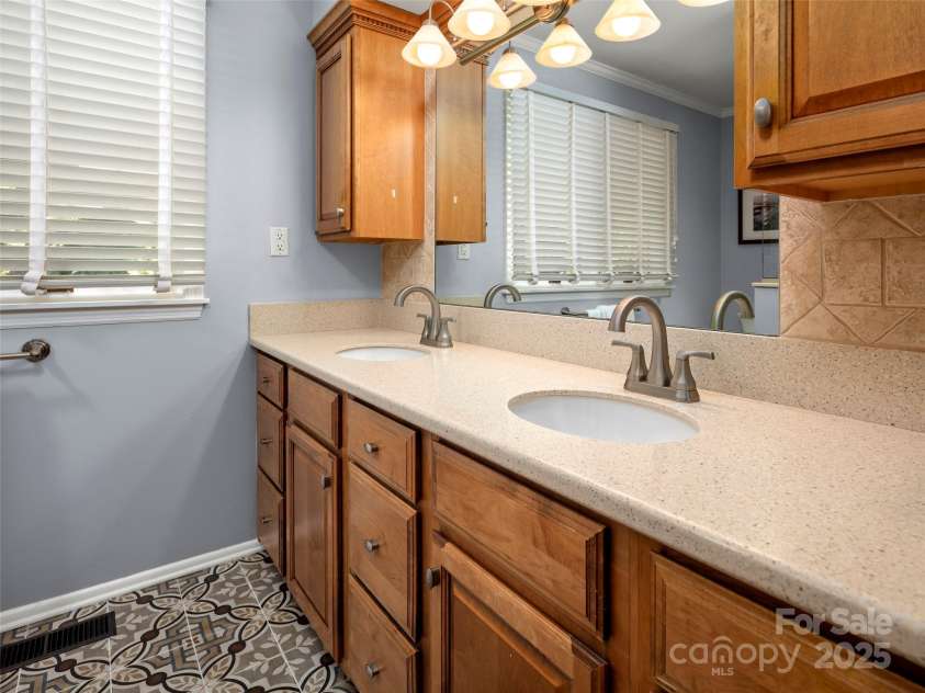 64 Wells Lane, Tryon, NC 28782.  MLS# CAR4277197, YatesRealty ID 26131. Primary Bath