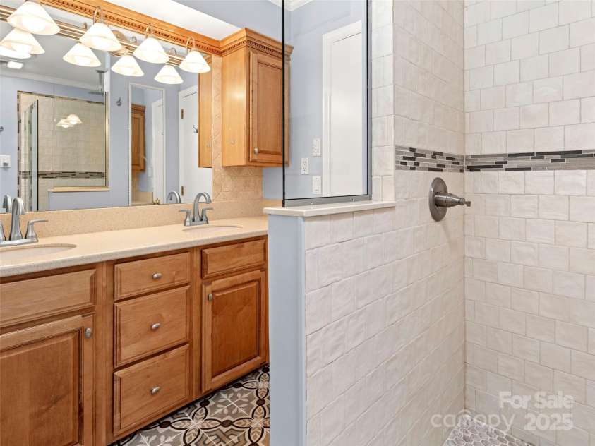 64 Wells Lane, Tryon, NC 28782.  MLS# CAR4277197, YatesRealty ID 26131. Primary Bath