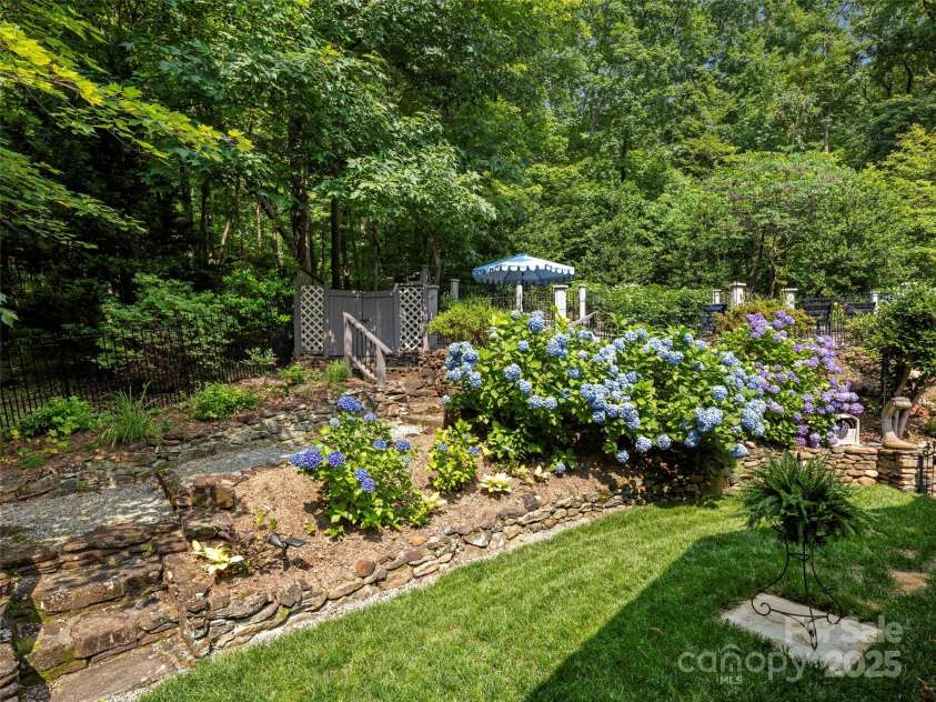 64 Wells Lane, Tryon, NC 28782.  MLS# CAR4277197, YatesRealty ID 26131. Side Court Yard Garden