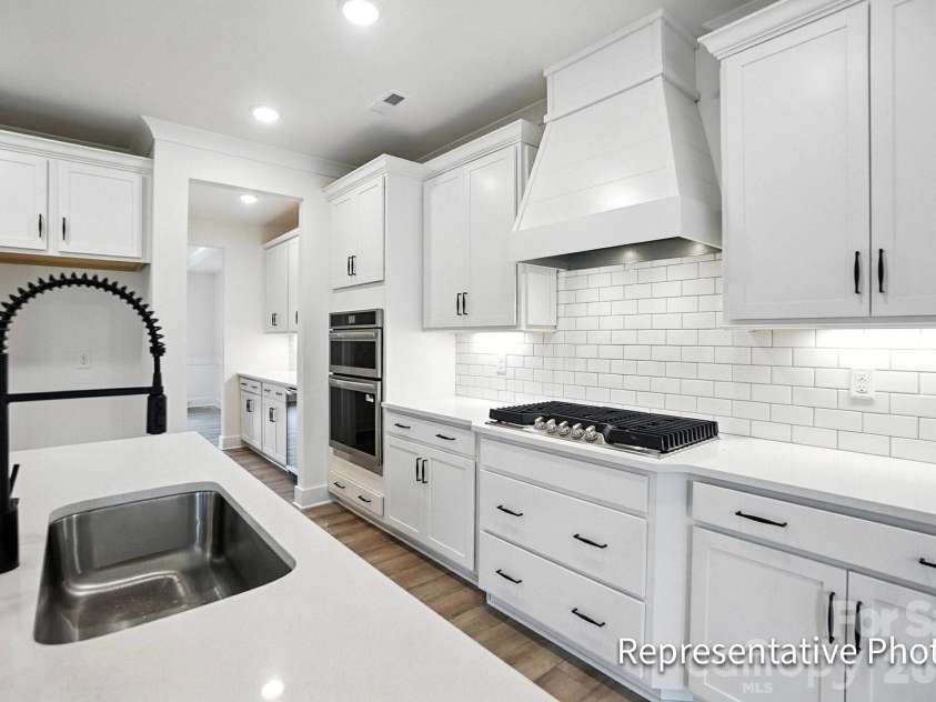 6116 New River Drive, Huntersville, NC 28078.  MLS# CAR4387535, YatesRealty ID 26132. Kitchen