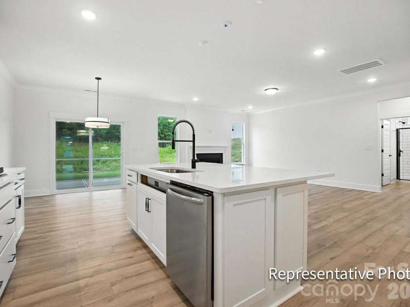 6116 New River Drive, Huntersville, NC 28078.  MLS# CAR4387535, YatesRealty ID 26132. Kitchen