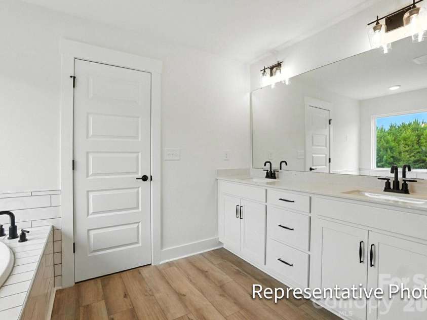 6116 New River Drive, Huntersville, NC 28078.  MLS# CAR4387535, YatesRealty ID 26132. Primary Bath