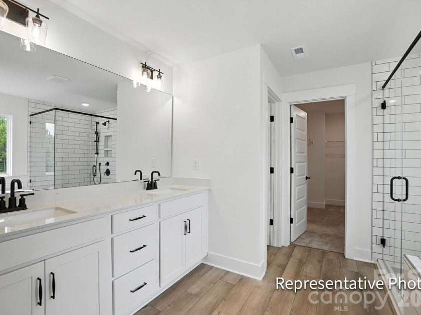 6116 New River Drive, Huntersville, NC 28078.  MLS# CAR4387535, YatesRealty ID 26132. Primary Bath
