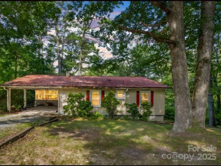 62 Kinard Lane, Penrose, NC 28766.  MLS# CAR4271193, YatesRealty ID 26132. 