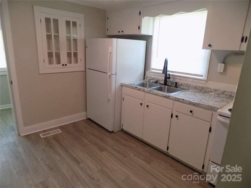 209 Barber Road, Gastonia, NC 28056.  MLS# CAR4259358, YatesRealty ID 26134. Kitchen