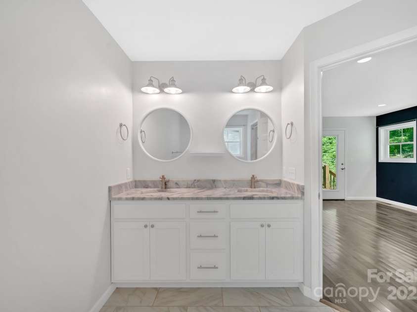 155 Pebble Ridge Road, Spruce Pine, NC 28777.  MLS# CAR4300984, YatesRealty ID 26135. Master Bathroom