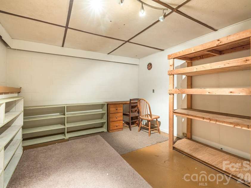 26 Elkmont Drive, Asheville, NC 28804.  MLS# CAR4386915, YatesRealty ID 26136. 
