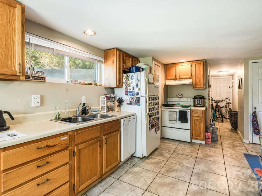 26 Elkmont Drive, Asheville, NC 28804.  MLS# CAR4386915, YatesRealty ID 26136. 